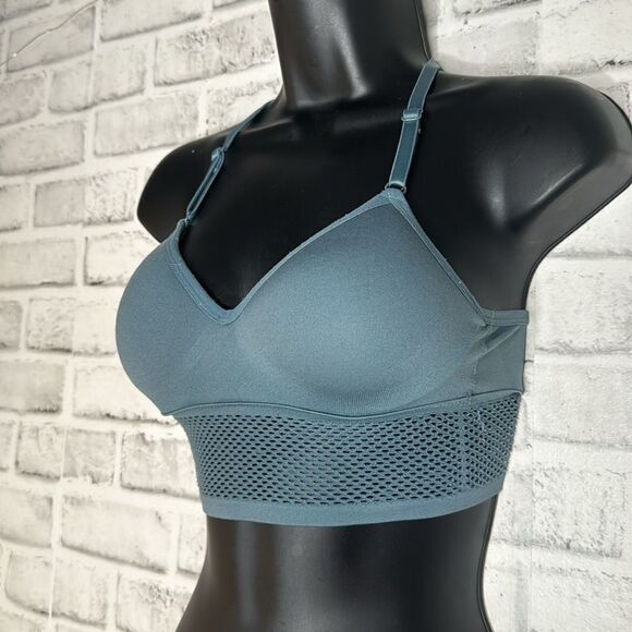 Victoria’s Secret Cool & Comfy Wireless T Back Bra Size XS - Picture 2 of 4